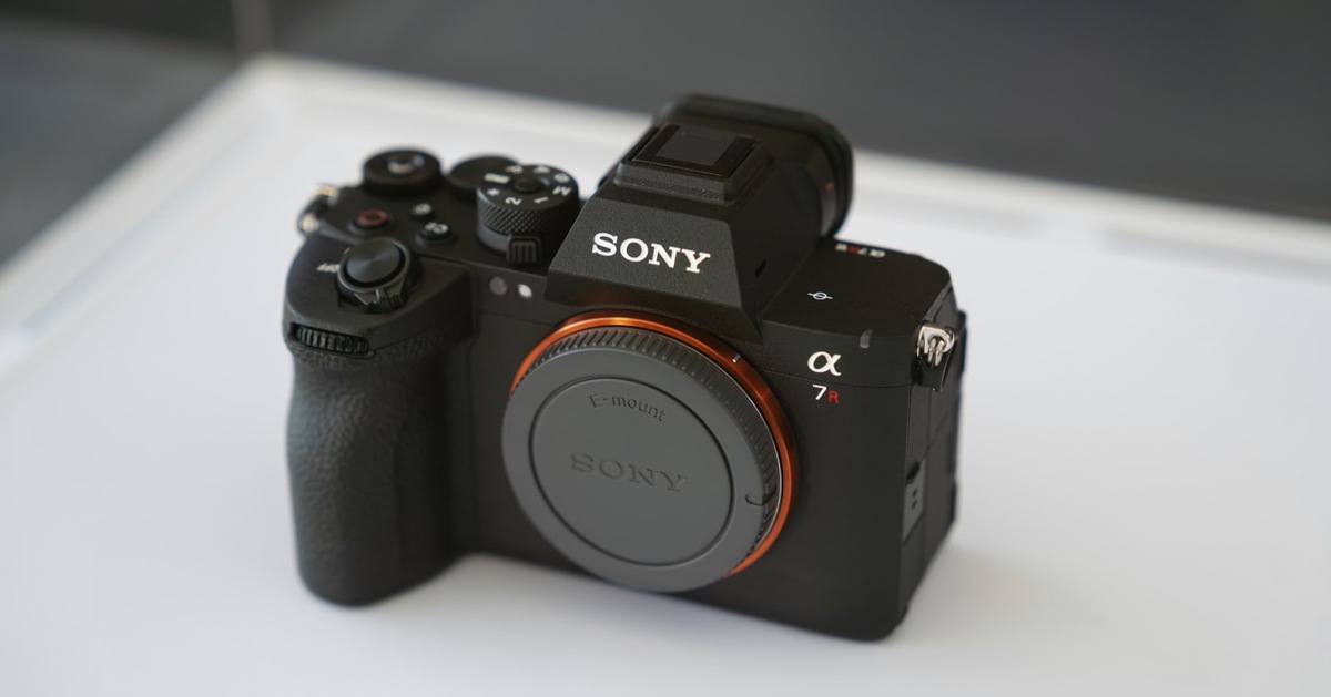 Máy ảnh cảm biến xếp chồng giá 114 triệu đồng của Sony có gì?