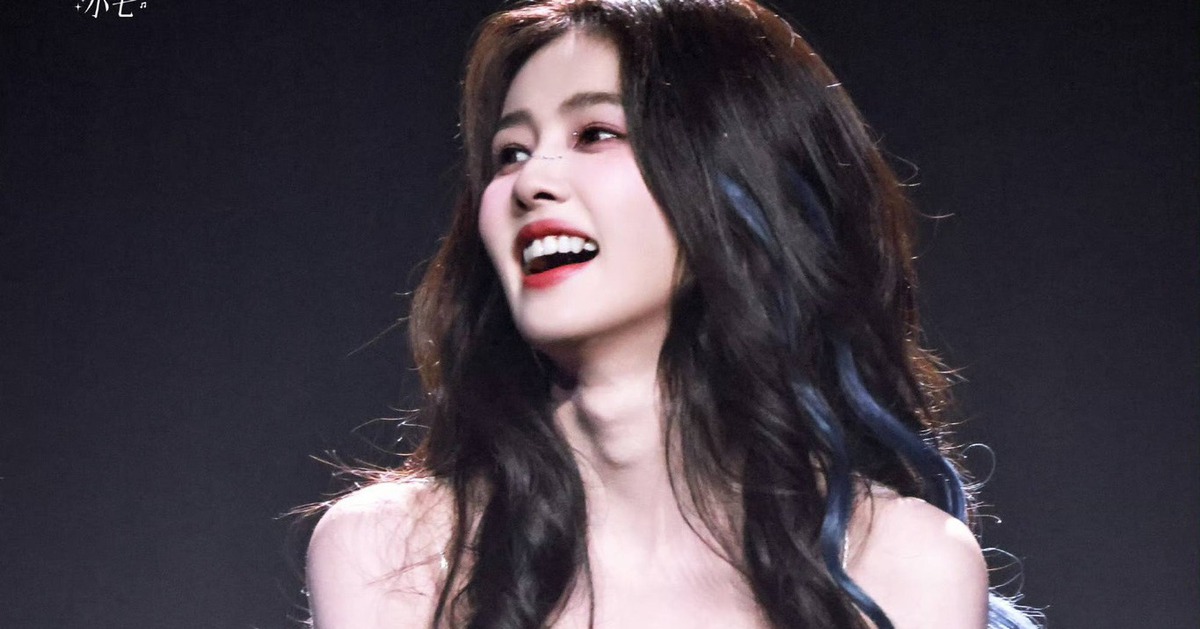 Mỹ nhân có nụ cười vô duyên nhất showbiz không biết xấu hổ à?
