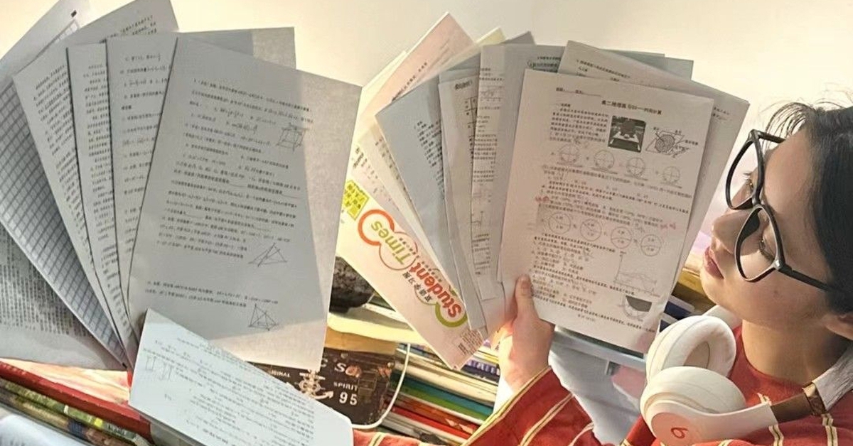 Tại sao nên dọn sạch đề thi cũ khỏi bàn học?
