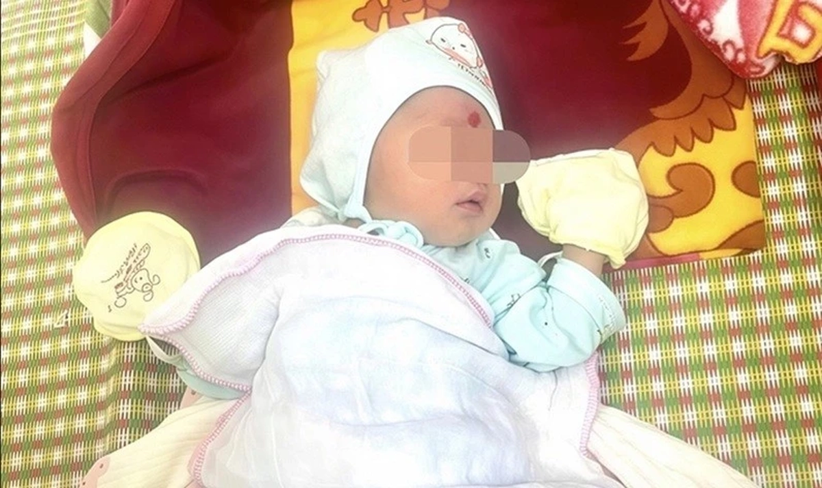 Xót xa thư của người mẹ để lại con sơ sinh trước cổng chùa