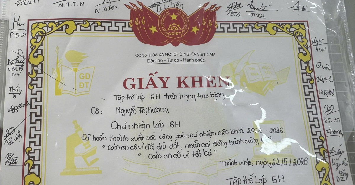 Tấm giấy khen đặc biệt khiến một cô giáo "sĩ đến hết đời