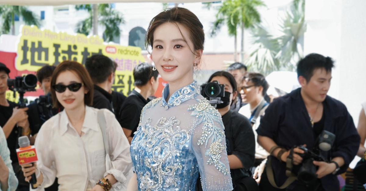Mỹ nhân cổ điển Trung Quốc gây sốt khi xuất hiện tại Hà Nội