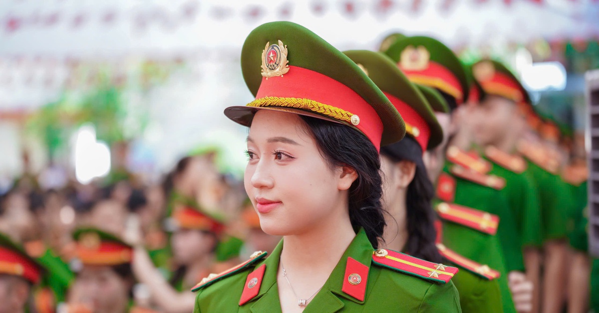Nhan sắc rạng ngời của những "bóng hồng" cảnh sát trong ngày tốt nghiệp