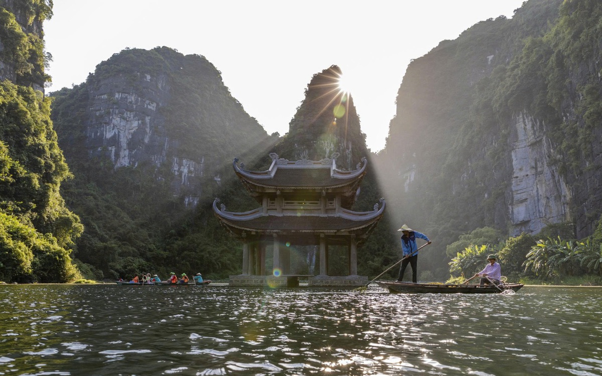 Check-in mùa vàng Tam Cốc, xem pháo hoa và “quẩy” hết mình tại Ninh Bình hè này
