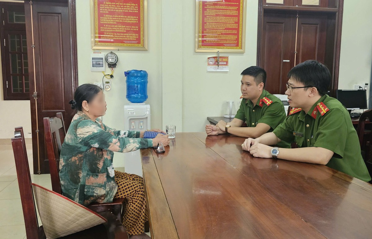 Cụ bà 76 tuổi tất toán sổ tiết kiệm, đến nhiều địa điểm nhờ chuyển 15,2 triệu đồng: Nhân viên ngân hàng lập tức báo công an