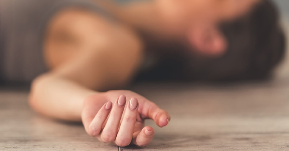 Người phụ nữ nguy kịch sau khi uống nước theo cách "lạ đời", bác sĩ chỉ mặt điểm tên thói quen "cực độc