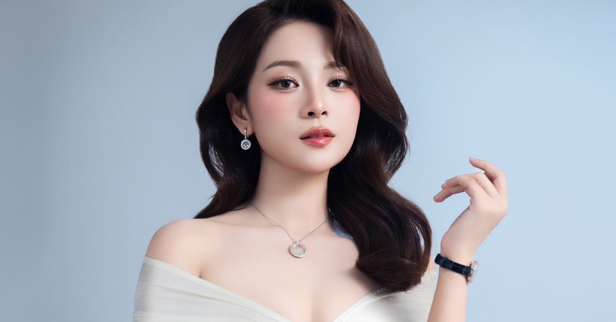 Cô bé 12 tuổi gây sốt với visual "tuyệt tác"