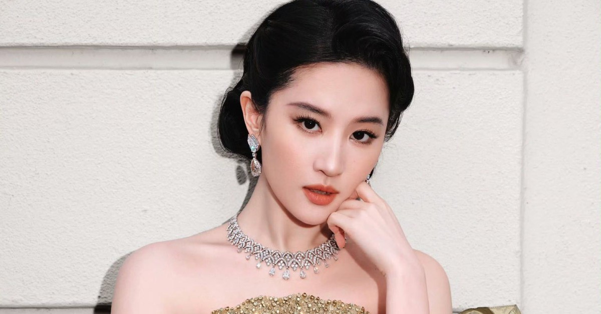 Lưu Diệc Phi "gây sốt" vì nhan sắc, "dạy" Triệu Lộ Tư, Bạch Lộc một bài học