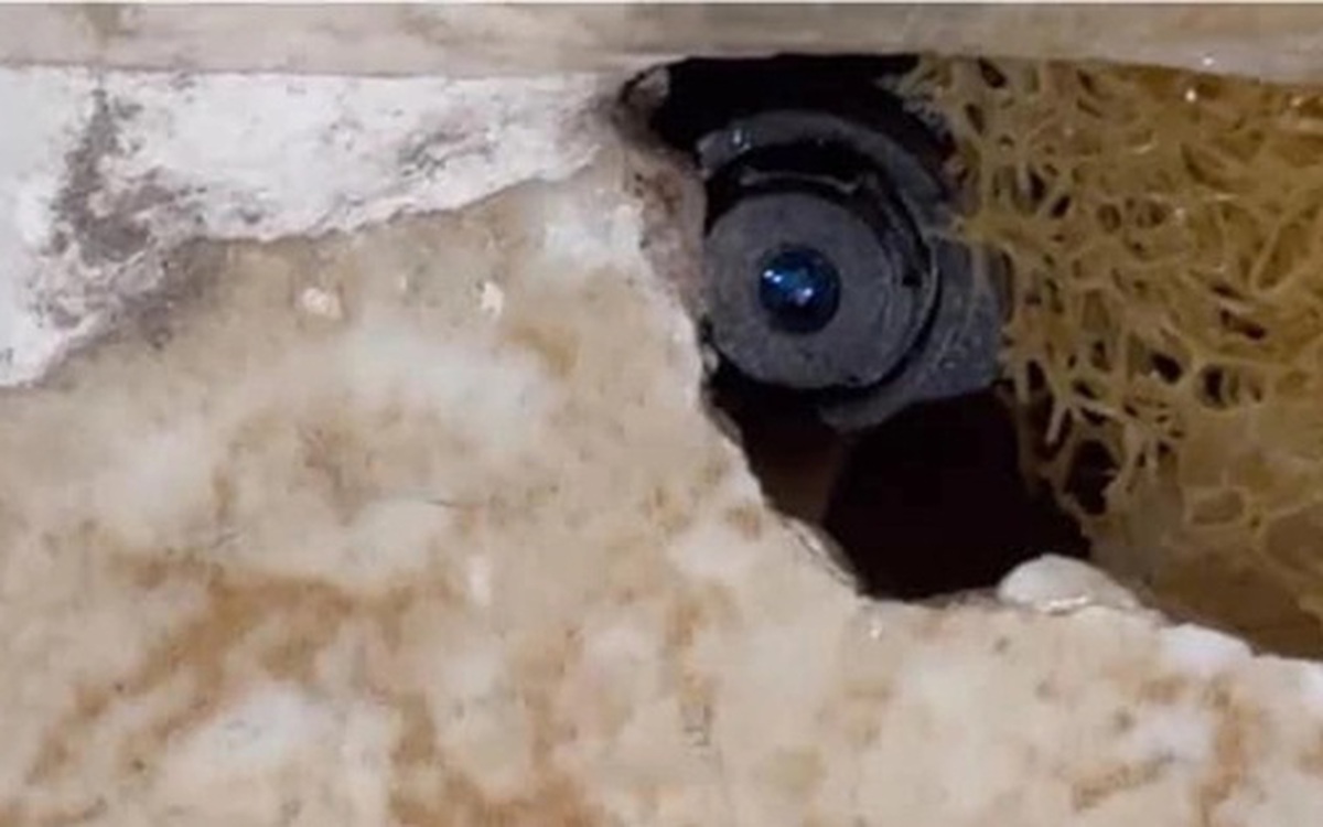 Lắp camera, vợ phát hiện chồng ngoại tình với nhiều người đàn ông