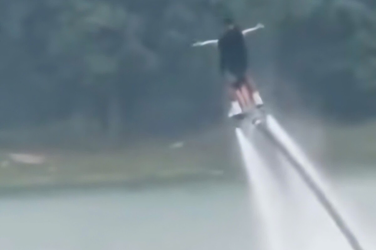 Nguyên nhân sự cố flyboard rơi tự do khiến 2 người gặp nạn ở Ninh Bình