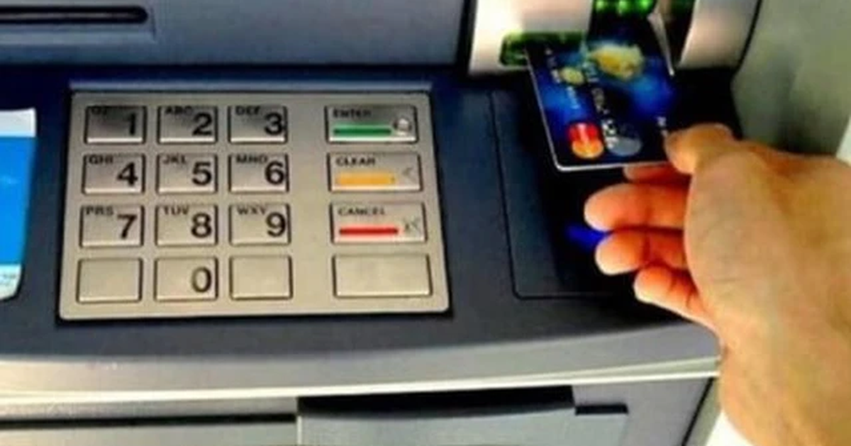 Người dân ngày càng ít dùng tiền mặt, số cây ATM giảm dần