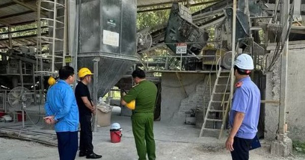 Bị máy xúc đè vào người, người đàn ông tử vong thương tâm