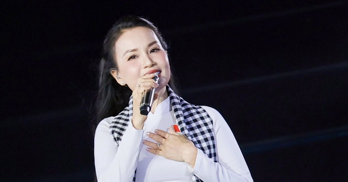 Mỹ nhân 32 năm làm tour miễn phí, vướng tranh cãi vẫn được yêu mến
