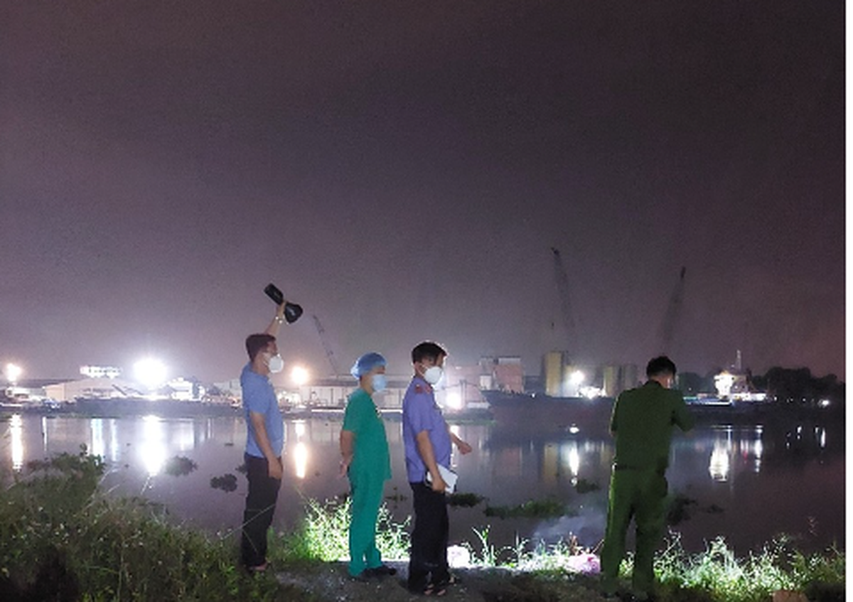 Phát hiện thi thể nhân viên trường học trôi trên sông với nhiều vết thương trên người