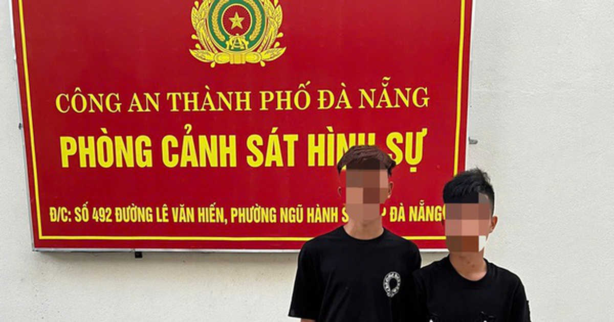 Nam thiếu niên rủ bạn đột nhập phòng ngủ của mẹ mình