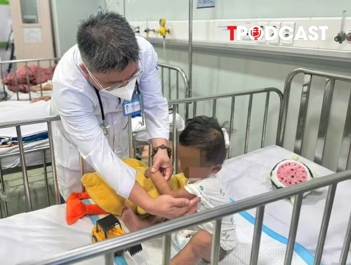 Người thân từ chối chăm sóc bé trai 2 tuổi bị mẹ ruột và người tình bạo hành
