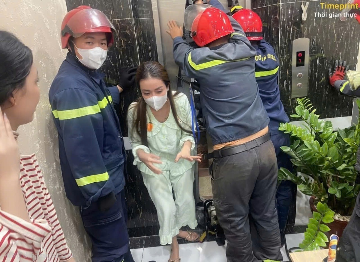 Giải cứu 2 cô gái mắc kẹt trong thang máy nhà trọ lúc 2 giờ sáng