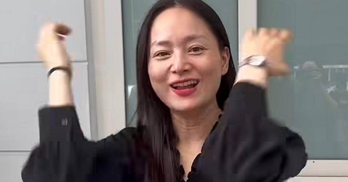 Lan Phương nhảy cẫng vui mừng, bình luận độc hại cũng ào ào xuất hiện: Một gia đình "đủ hình thức" liệu đã là hạnh phúc?