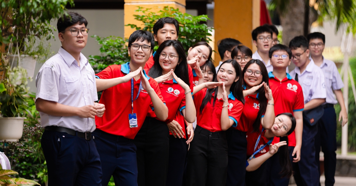 Thấu hiểu cảm xúc để biết sống yêu thương" - Lại là một năm đề Văn thi vào lớp 10 của TP.HCM hay và rất trendy!