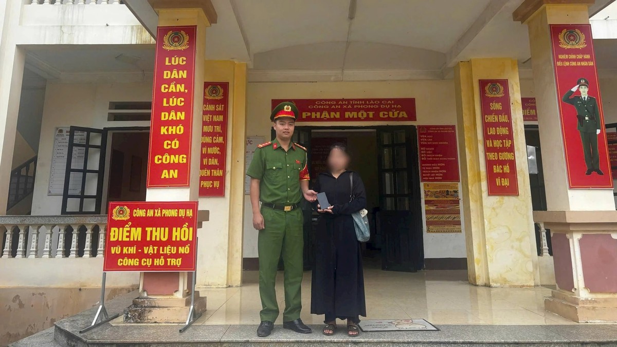 Cô gái SN 2002 mang 33 triệu đồng tiền mặt đến cửa hàng điện thoại để chuyển khoản: Công an lập tức có mặt làm rõ