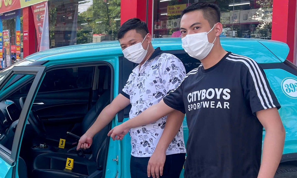 Bắt giam 2 thanh niên tổ chức "bay lắc" trên taxi