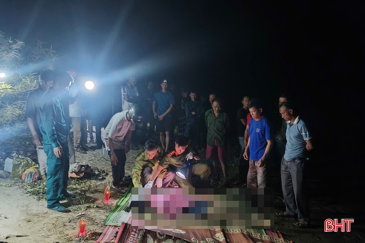 Hiện trường thương tâm vụ lật thuyền trên sông Ngàn Phố khiến 4 người trong một gia đình tử vong