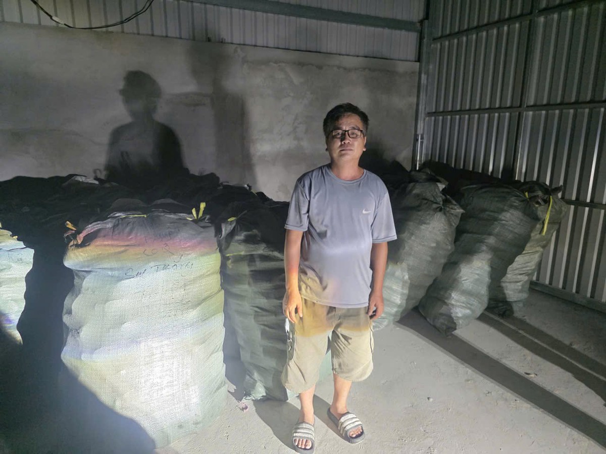 Khởi tố Giám đốc Nguyễn Văn Thắng vì sản xuất dép CROCS giả