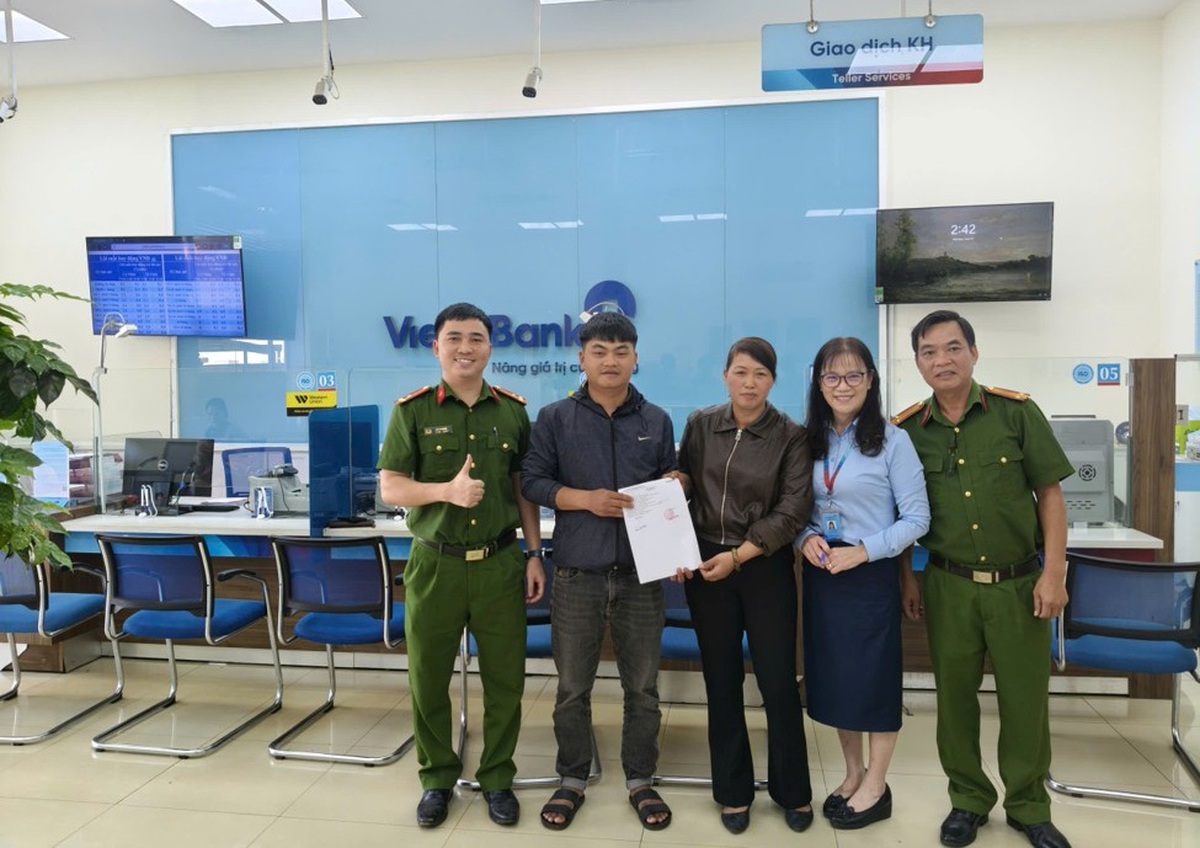 Chuyển khoản hơn 104,530 triệu đồng vào tài khoản VietinBank, một chủ hộ kinh doanh phải trình báo Công an