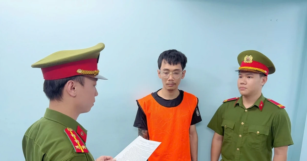 Một "họa sĩ" bị khởi tố vì vẽ bậy lên hàng rào công trình nghìn tỷ ở TPHCM