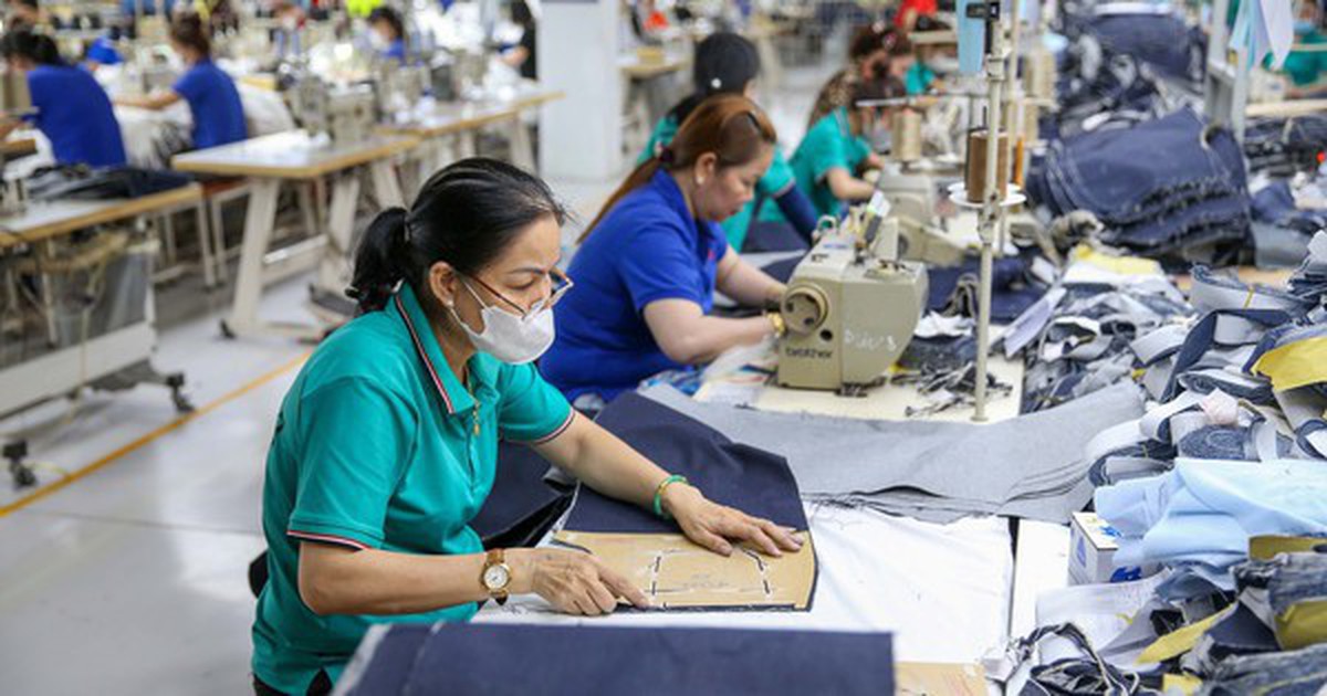 Đề xuất tăng lương tối thiểu vùng mức 9,8% hoặc 8,5%