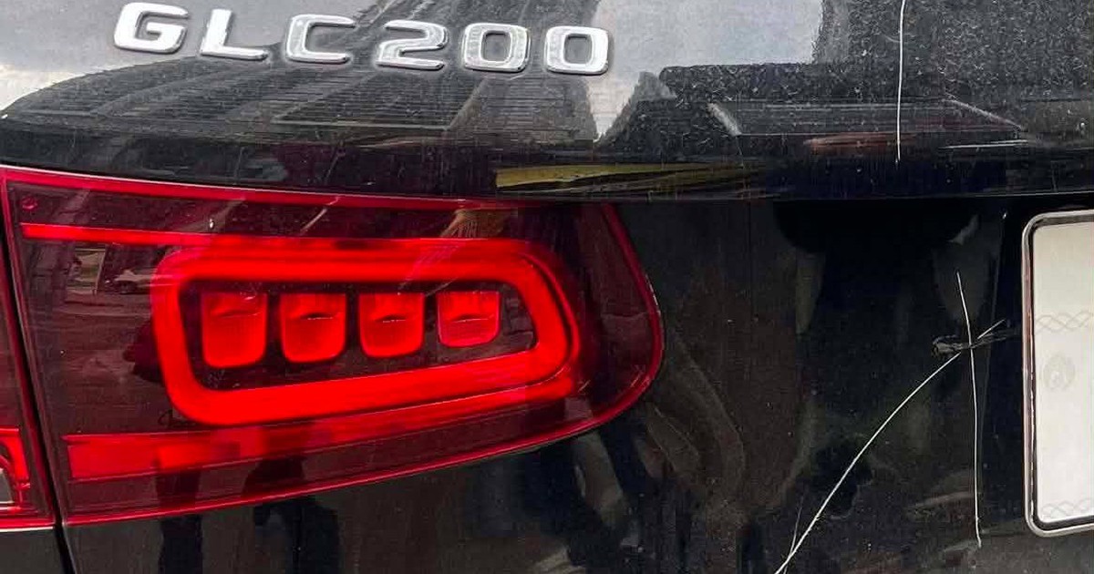 Vụ chiếc Mercedes bị đập gương, cào xước khi đỗ bên đường ở Hà Nội: Truy tố người phụ nữ 65 tuổi
