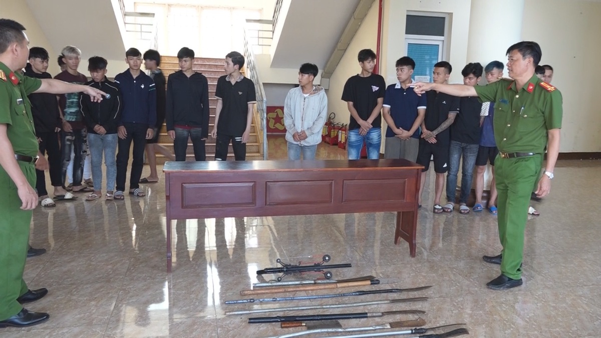 Ra lệnh bắt khẩn cấp Hồ Viết Huy 20 tuổi