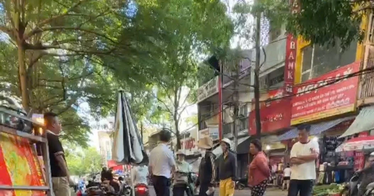 Nhắc nhở đậu xe, một phụ nữ ở Đắk Lắk bị xô ngã xuống đường