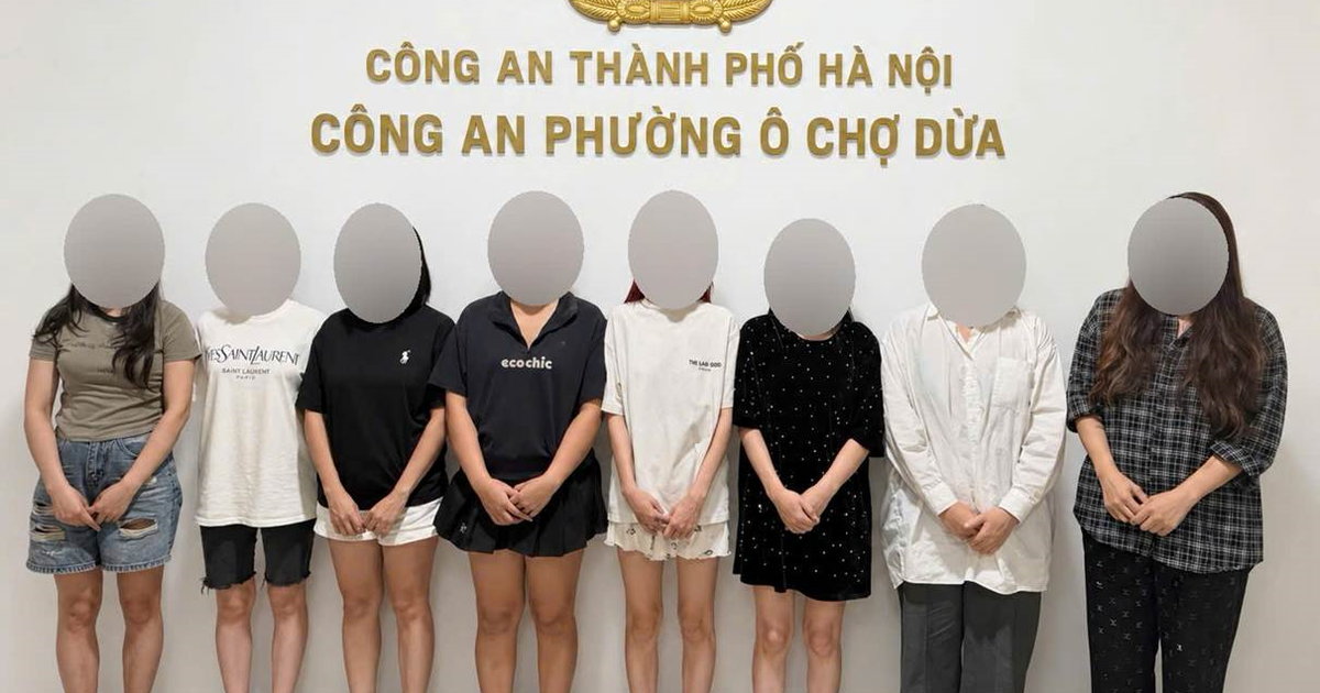 Công an ập vào căn nhà trên phố Hà Nội, bắt quả tang 8 thiếu nữ