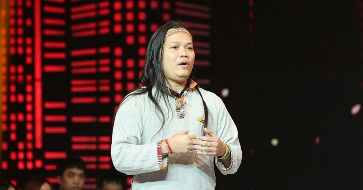 Sau gần nửa năm im lặng, Hoàng Hoa Trung lên ti...