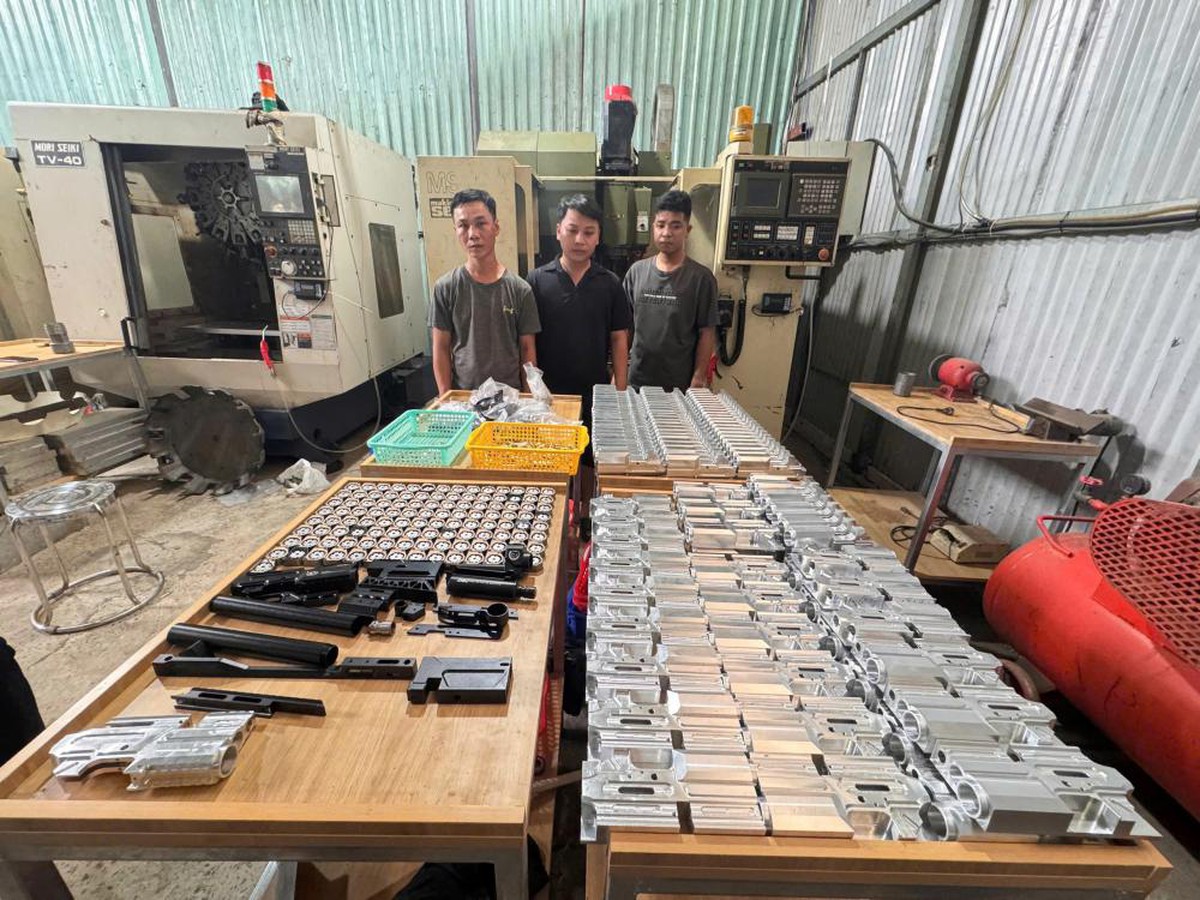 60 CBCS đồng loạt khám xét khẩn cấp 2 địa điểm, triệu tập Nguyễn Thị Quỳnh Như và nhiều người