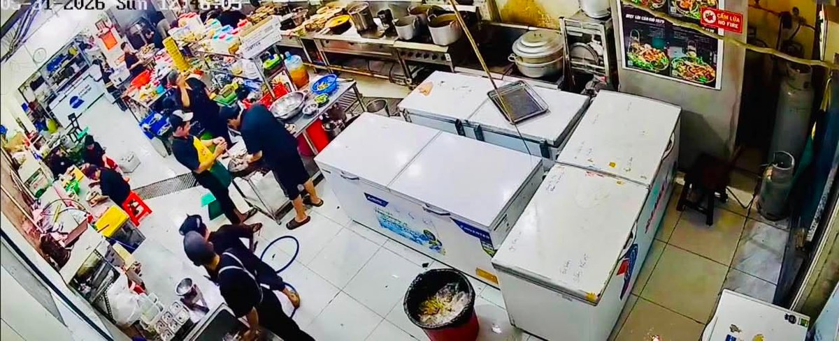 Nam nhân viên bếp vác dao chém đồng nghiệp nguy kịch ở TP.HCM, thay đồ né camera rồi trốn chạy xuyên biên giới