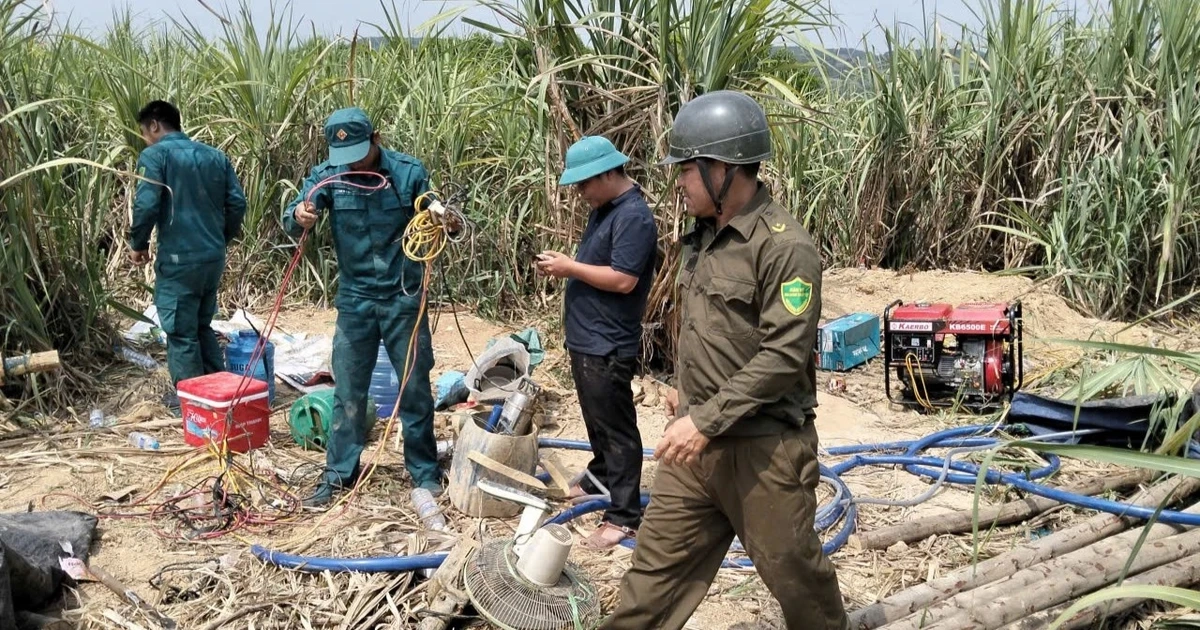 Phát hiện máy móc nghi phục vụ khai thác vàng tại khu đất của cán bộ công an xã