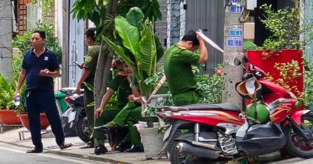 Nghe tiếng kêu cứu trong căn nhà ở TP.HCM, hàng xóm bàng hoàng phát hiện 1 cô gái đã tử vong: Người chồng 27 tuổi ra đầu thú