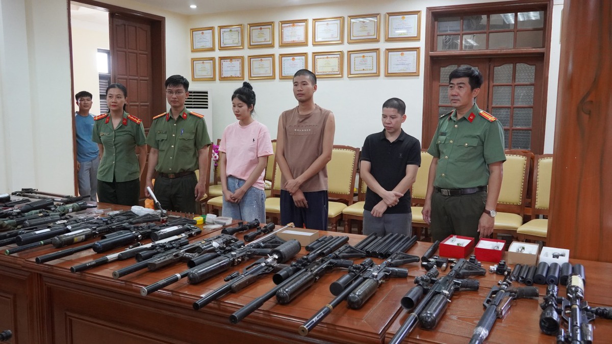 Công an ập vào khám xét nhiều địa điểm, bắt giữ Đào Thị Lan Anh SN 2005 trong chuyên án quy mô đặc biệt lớn