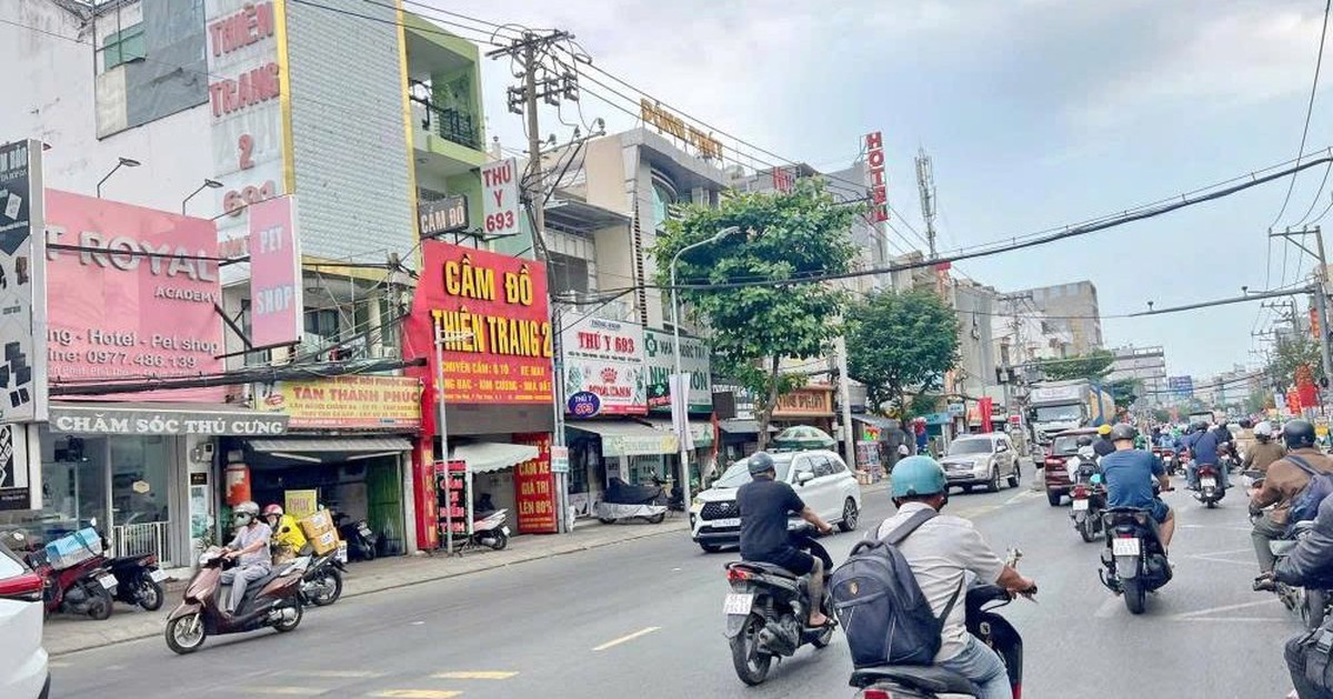 Công an xuất hiện nhà trọ ở ngõ 358 Bùi Xương Trạch, Trần Anh Ước bị đưa đi