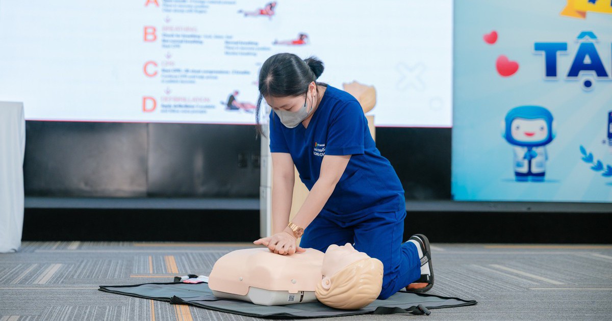 Được bệnh viện Bạch Mai bảo chứng chuyên môn, dược sĩ Long Châu sẵn sàng hỗ trợ sơ cấp cứu nhiều trường hợp khẩn cấp