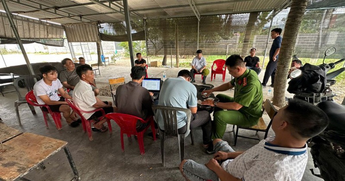 Công an điều tra giao dịch chuyển khoản 1,8 triệu đồng tại một quán tạp hoá lúc 6h sáng