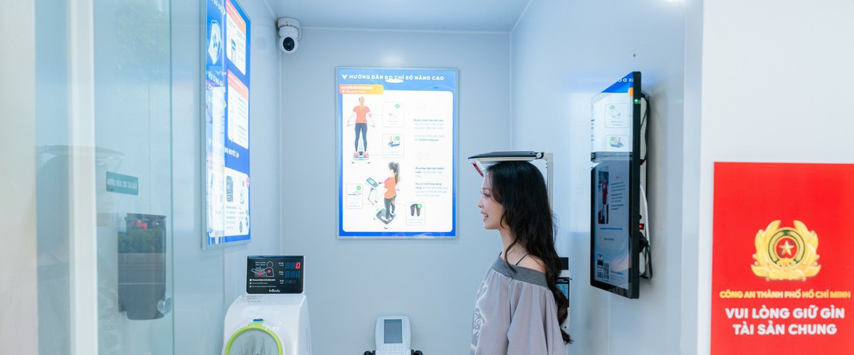 Lần đầu tiên tại phố đi bộ Nguyễn Huệ, người dân kiểm tra sức khỏe miễn phí, tiếp cận tiện ích y tế số qua Trạm Công dân số