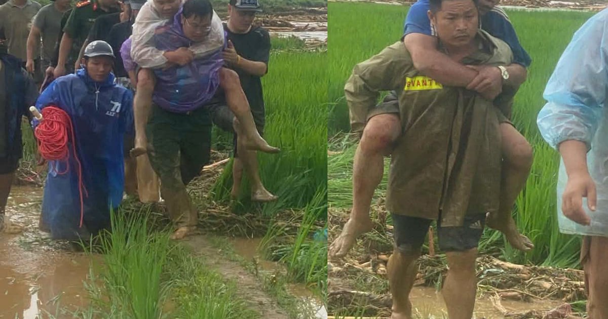 Gần 2 giờ giải cứu 2 người đàn ông mắc kẹt giữa suối lũ ở Lai Châu