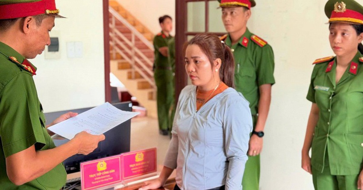 Thi hành lệnh bắt tạm giam người phụ nữ thu mua mủ cao su Hoàng Thị Lý