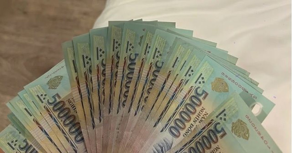 Phát hiện hàng chục tờ tiền 500.000 đồng trên chuyến tàu Bắc - Nam, nhân viên đường sắt lập tức kiểm kê, xác minh