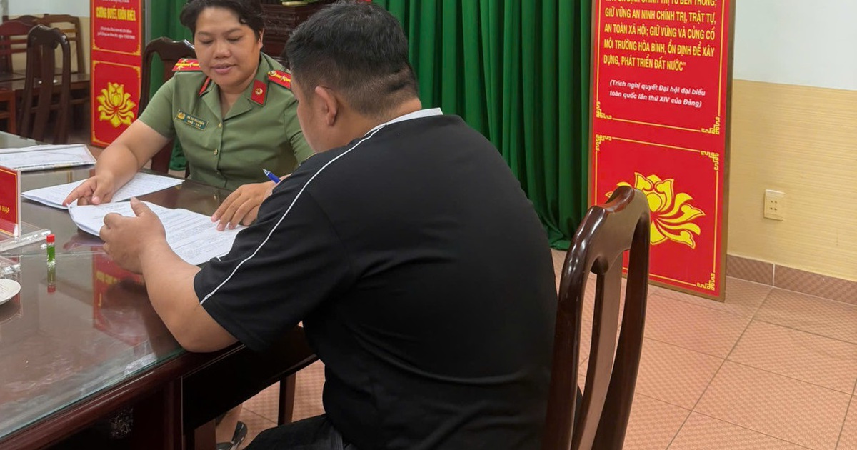 Công an điều tra các giao dịch ngân hàng tới hơn 100 tỷ đồng: Một người đàn ông bị mời lên làm việc