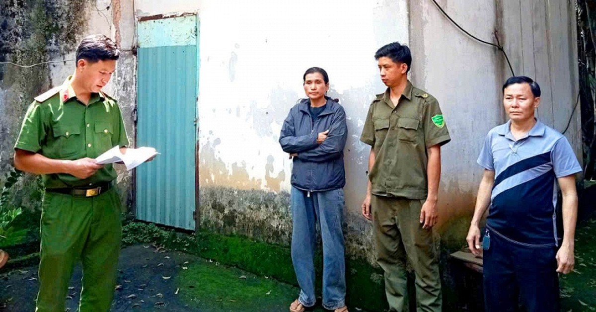 Thi hành lệnh khám xét khẩn cấp chỗ ở, tạm giữ Nguyễn Thị Thanh Thúy SN 1979