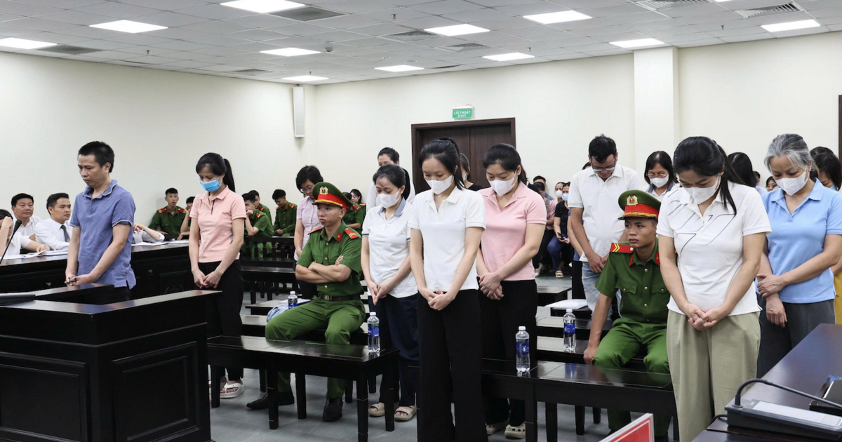 Vợ chồng giám đốc công ty sản xuất 13 triệu sản phẩm thực phẩm giả bị phạt hơn 38 năm tù